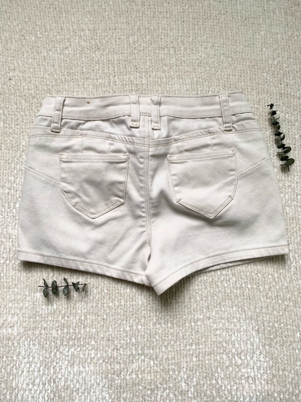 NWOT Cream Women's Kaki Shorts - Picture 2 of 3